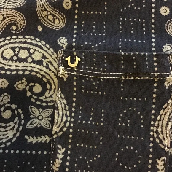 True Religion bandana print logo pocket t-shirt - Picture 3 of 4